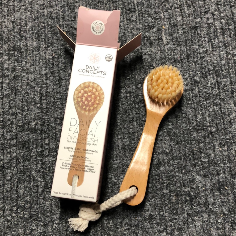 NEW! Daily concepts facial dry brush